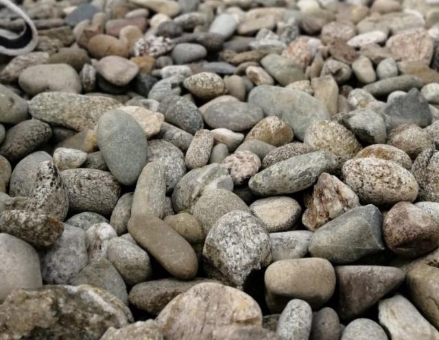 Галька речная пестрая (20-40 мм.)  купить в Энгельсе от производителя, без посредников